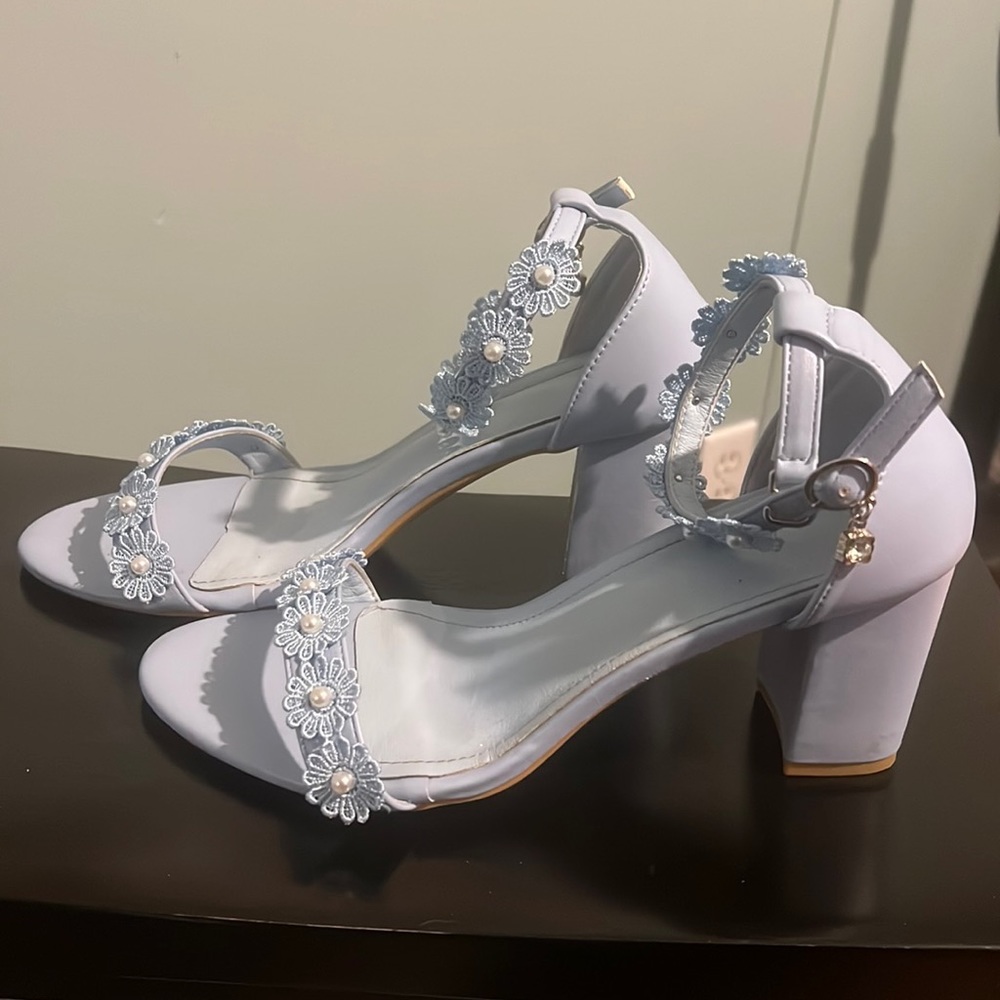 Light blue heels size 8